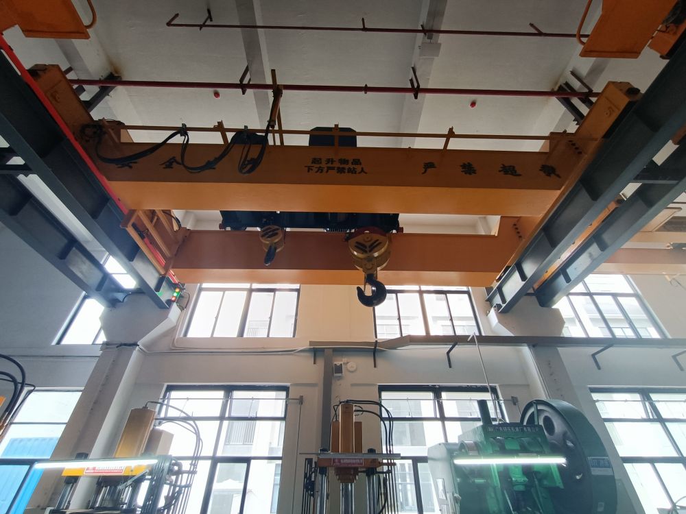 LH型電動(dòng)葫蘆橋式起重機(jī)、河南雙梁行車廠家報(bào)價(jià)