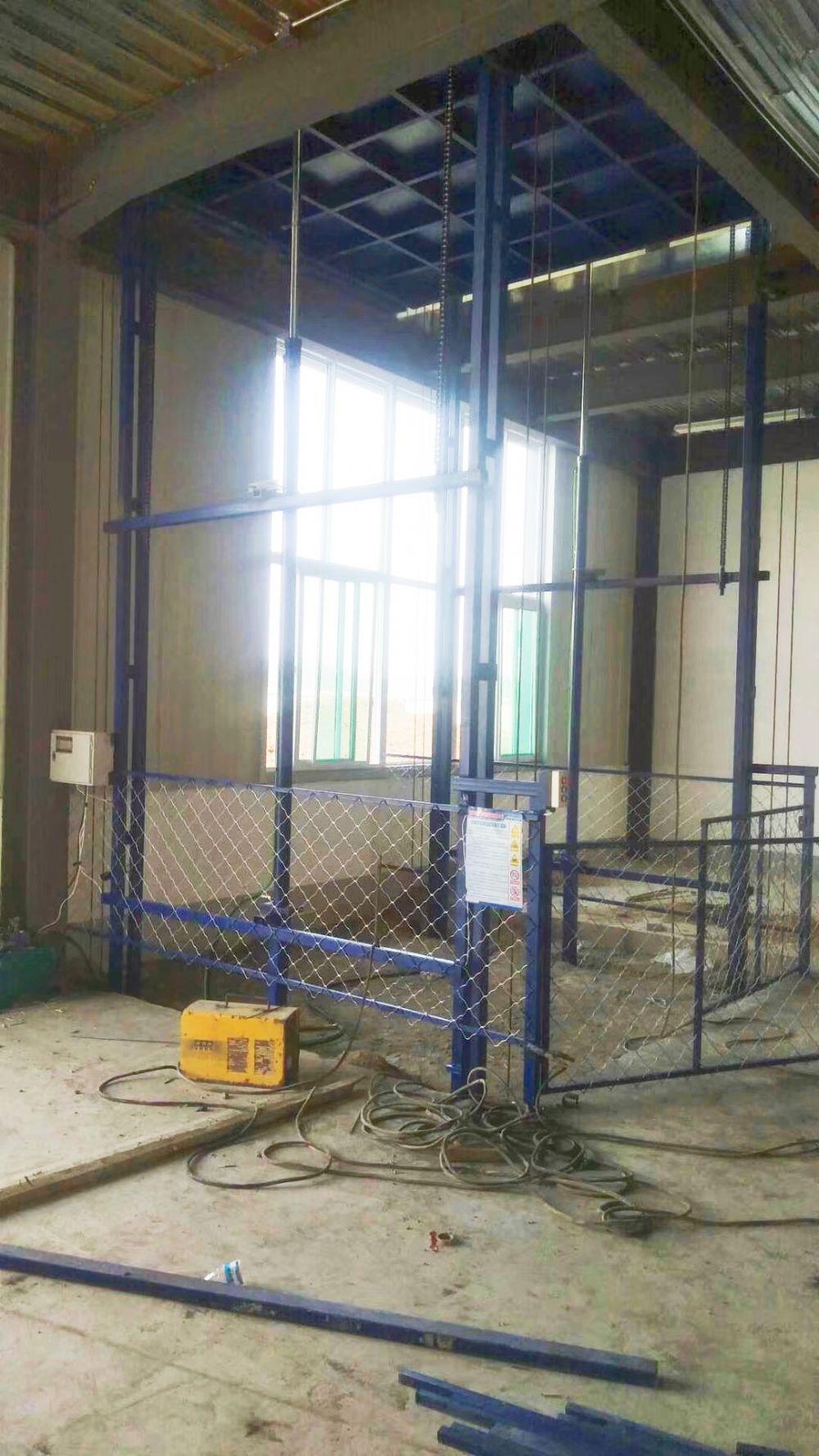 電動液壓導(dǎo)軌式升降機、升降貨梯、升降機械生產(chǎn)廠家、品牌