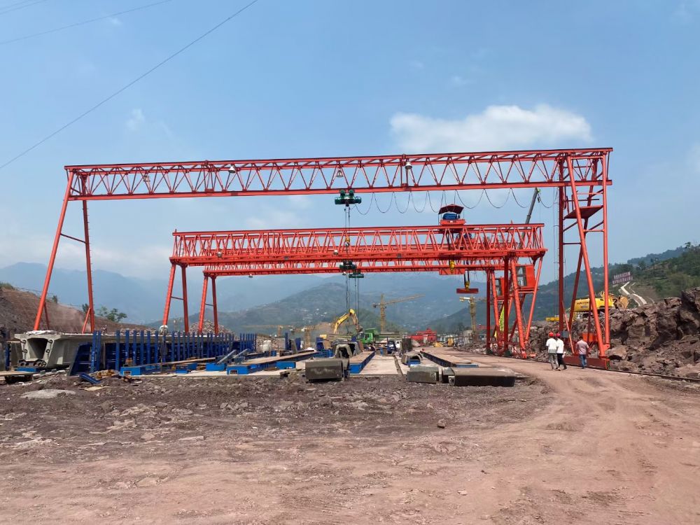 提梁機、梁場龍門吊、制梁場門式起重機