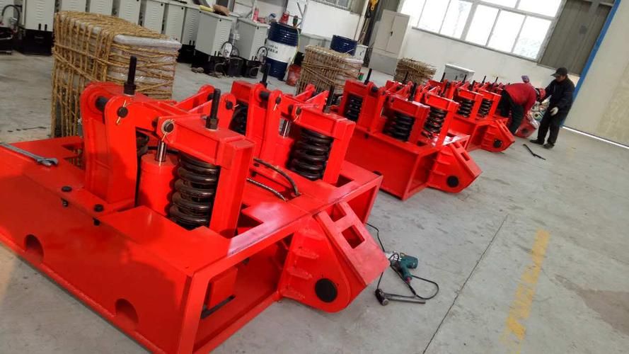 如何正確存放夾軌器以防止其損壞？