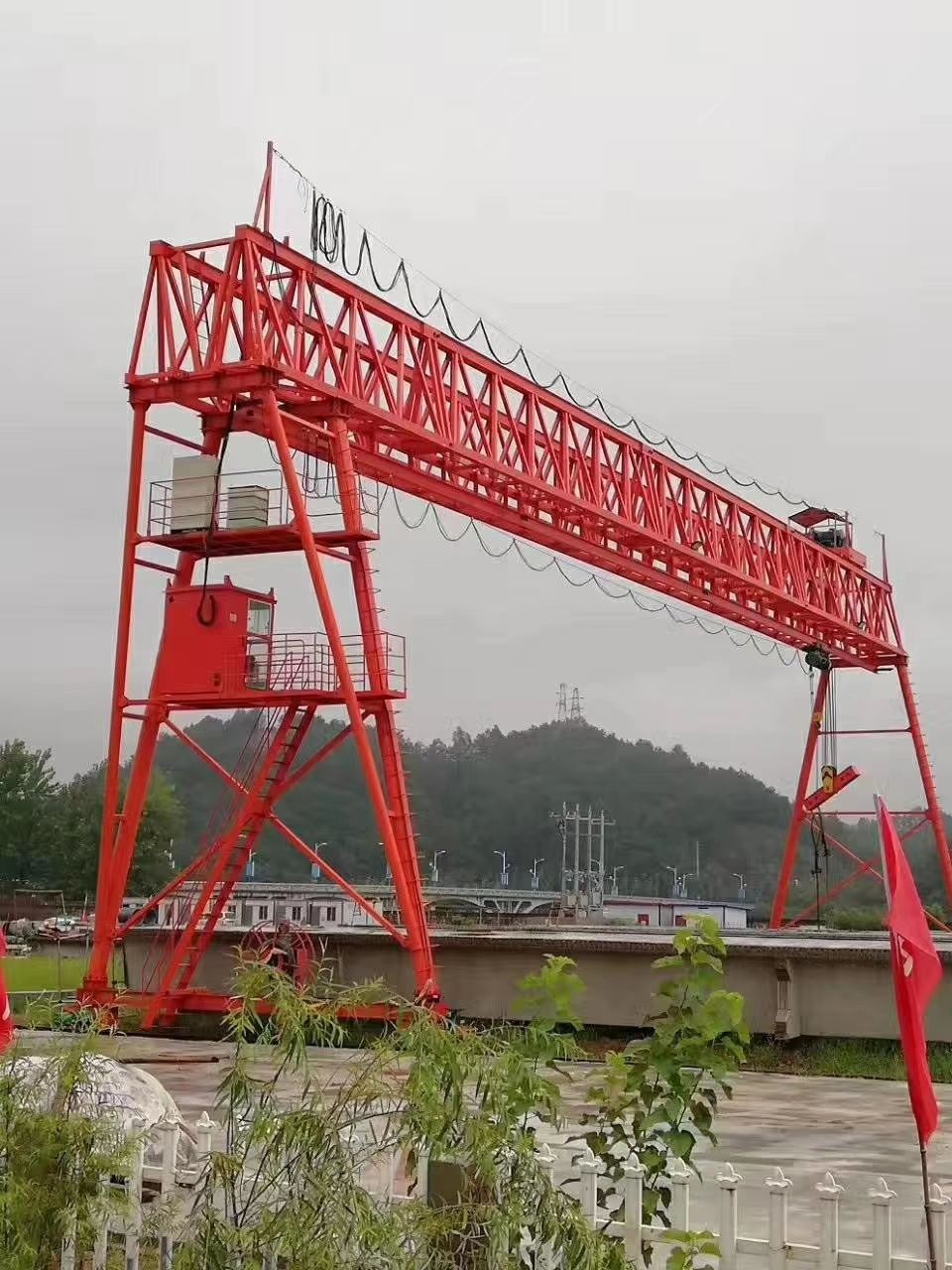 黔東南龍門(mén)吊、凱里門(mén)式起重機(jī)、50t提梁機(jī)廠家銷售