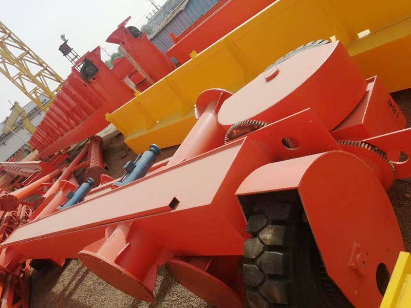 博利路橋90t起升高度8米輪胎式提梁機(jī)