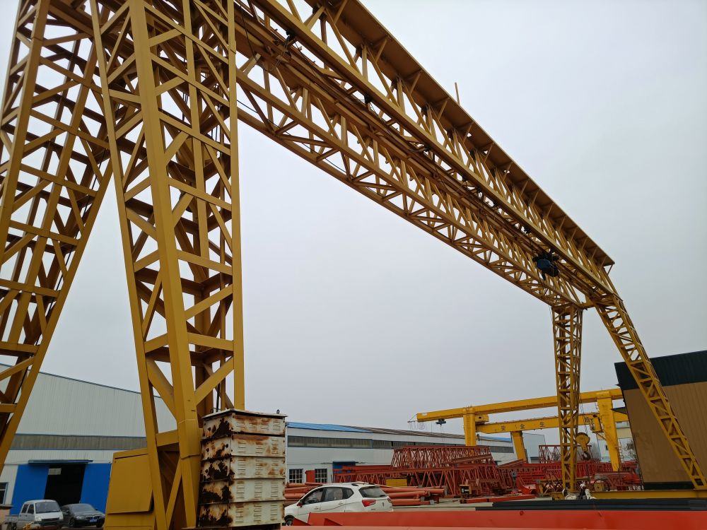 花架雙梁門式起重機、32t+5t雙梁門式起重機