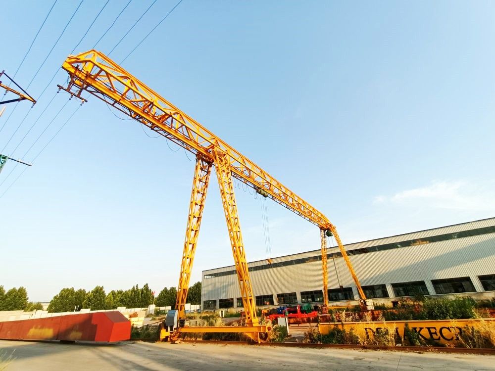 MHE型電動(dòng)葫蘆單梁門(mén)式起重機(jī) MHE型電動(dòng)葫蘆單梁門(mén)式起重機(jī)