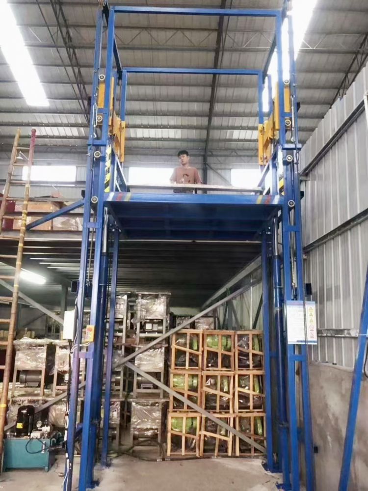 河南升降平臺(tái)、濟(jì)源SJD型鏈條導(dǎo)軌液壓升降機(jī)廠家銷售