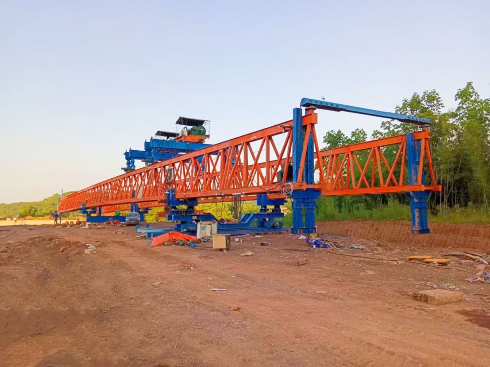 湖南工地起重機(jī)、湘潭龍門吊、提梁機(jī)、路橋門機(jī)廠家安裝維修