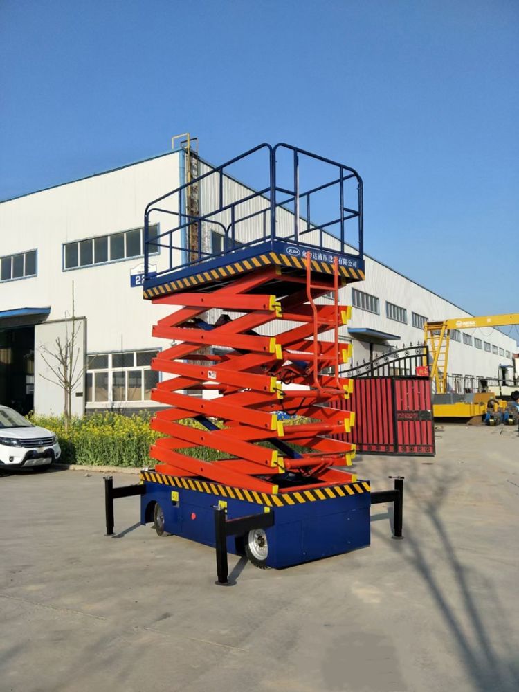 常州液壓升降平臺(tái)、四輪移動(dòng)液壓平臺(tái)