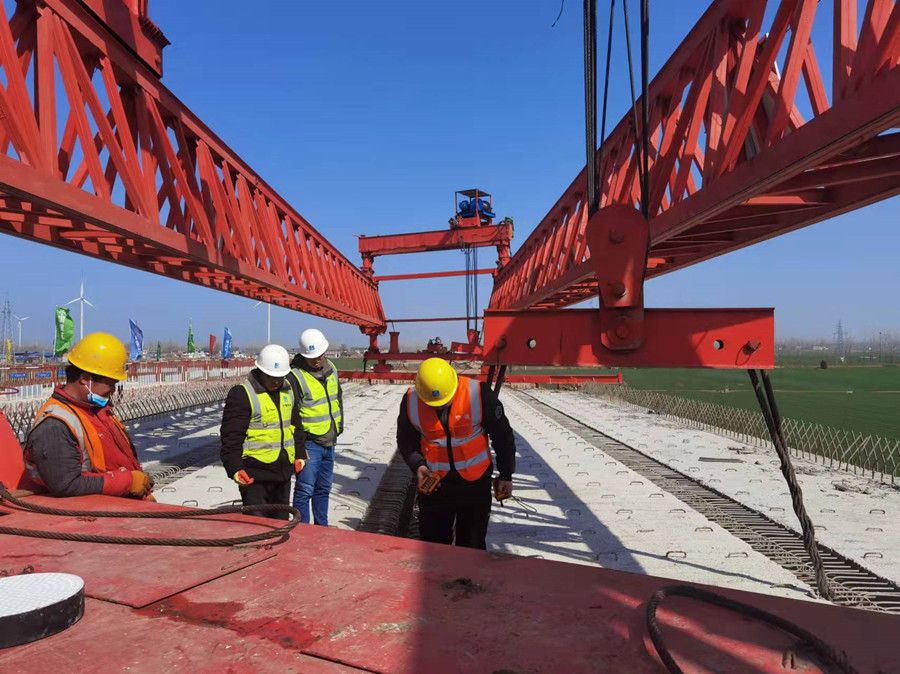 30/140噸架橋機(jī)、各種型號(hào)規(guī)格架橋機(jī)、自平衡架橋機(jī)出售出租