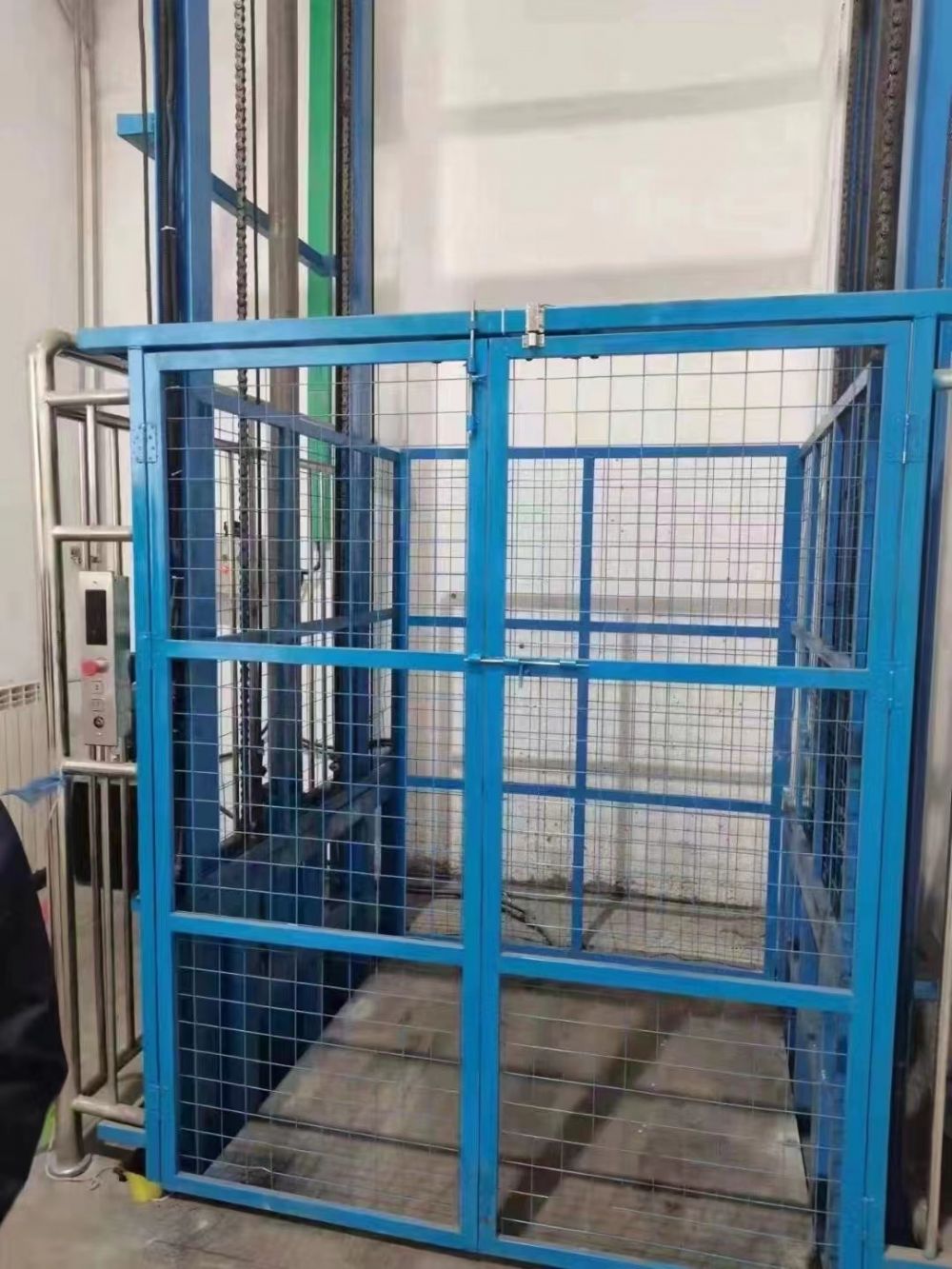 北京貨物升降機(jī)、載貨提升機(jī)、升降貨梯廠家、型號(hào)、價(jià)格及安裝維修