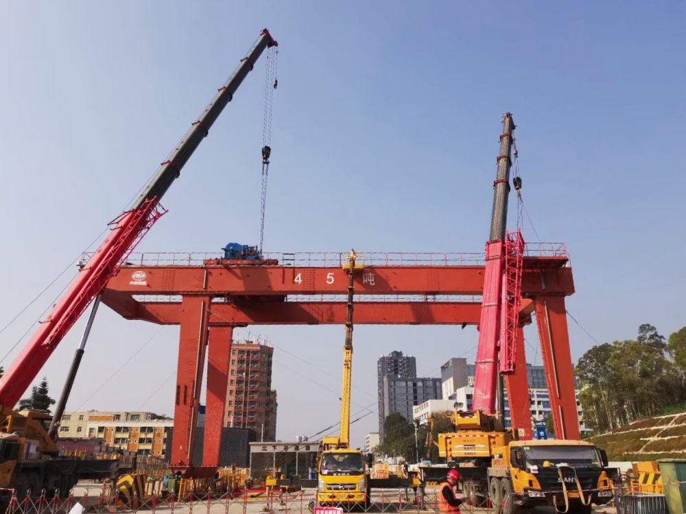 河南新鄉(xiāng)提梁機(jī)、梁場門式起重機(jī)、龍門吊租賃廠家、價格